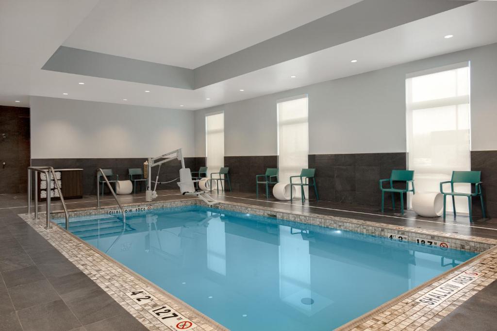 Bazén v ubytování Quality Inn & Suites Prescott nebo v jeho okolí