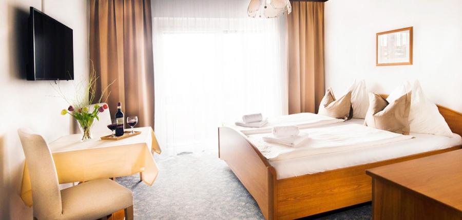 Postel nebo postele na pokoji v ubytování Hotel Garni Frühstückspension Neff