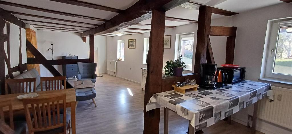 a living room with a table and a dining room at Ferienwohnung nähe Marburg und Gießen in Fronhausen