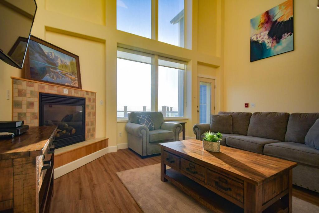 a living room with a couch and a fireplace at Lakeshore Lodging Lodge 713 in Homer