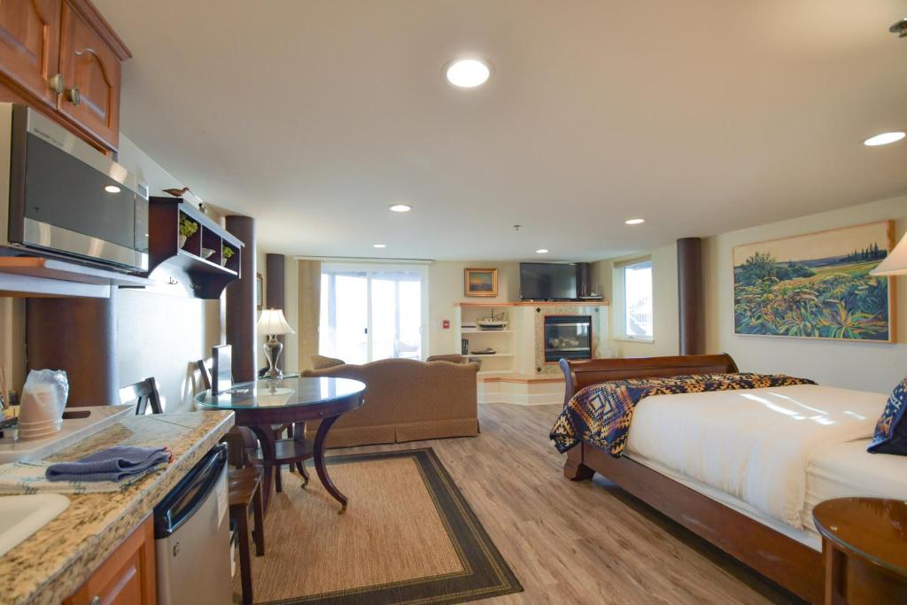 a bedroom with a bed and a kitchen with a table at Lakeshore Lodging Lodge 615 in Homer
