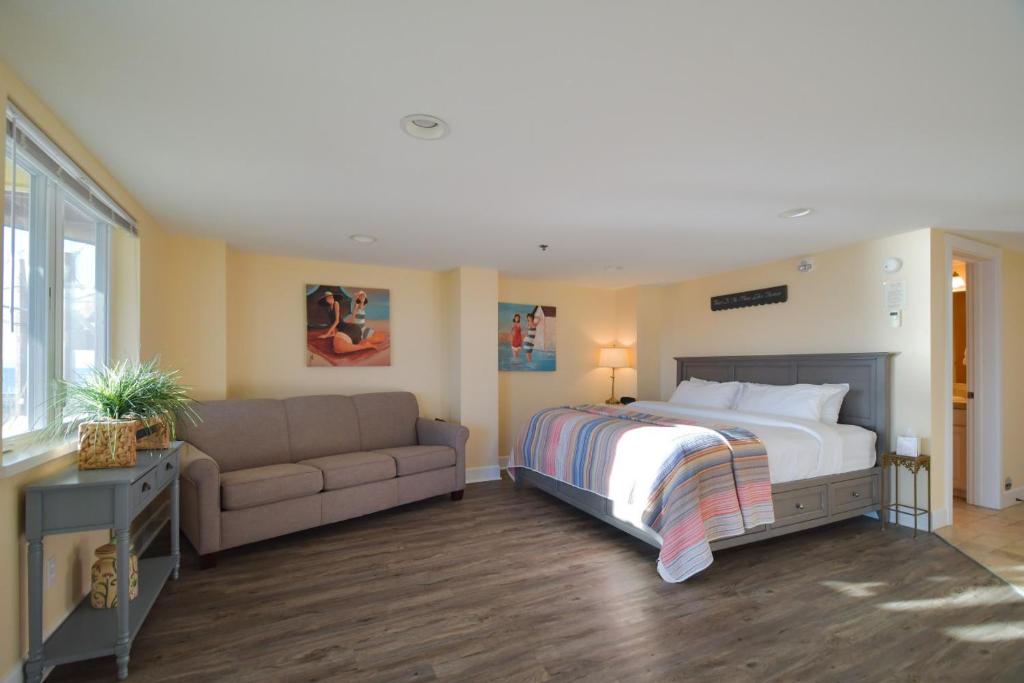 a bedroom with a bed and a couch at Lakeshore Lodging Lodge 611 in Homer