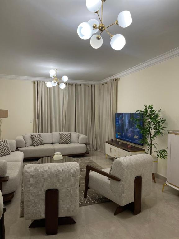 Телевизор и/или развлекательный центр в شقة فندقية