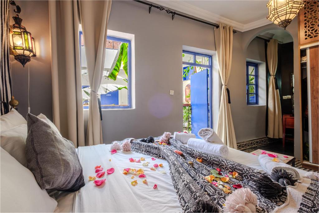 Postel nebo postele na pokoji v ubytování Riad Bobby Marrakech