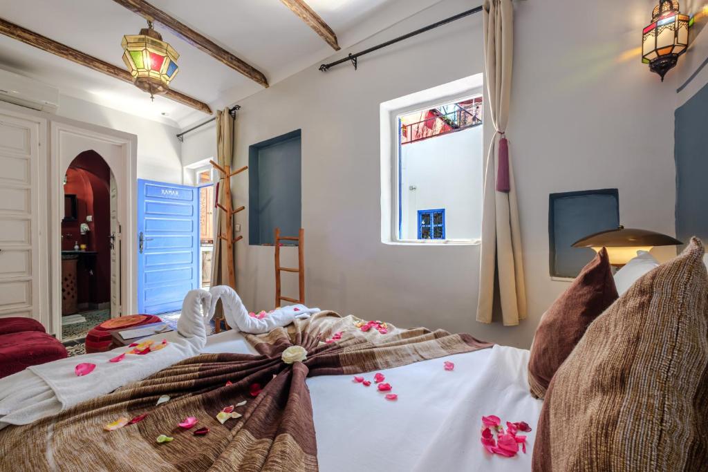 Postel nebo postele na pokoji v ubytování Riad Bobby Marrakech