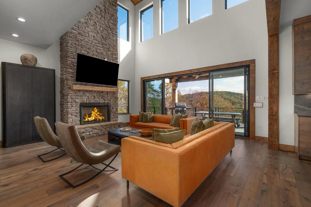 Curated visual reference: Picture Idea: The Seven Hills Upscale Georgia Mountain Cabin
