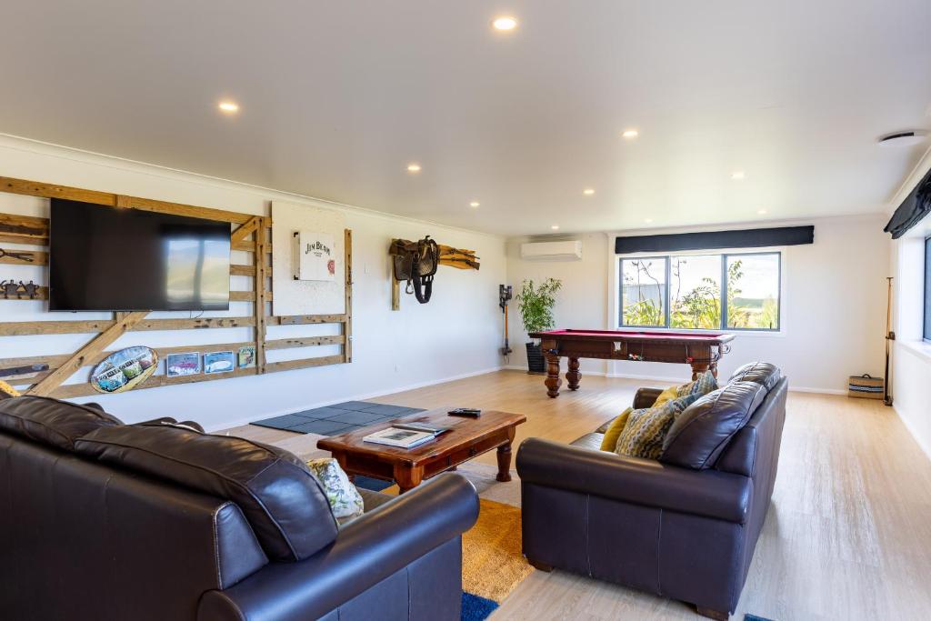 Hilltop Whakaipo Estate - Resim 43