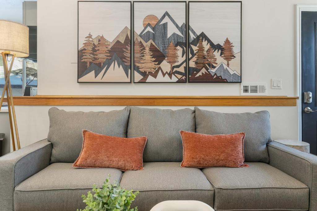 Posezení v ubytování Modern 2br Escape Mountain View & Gully Access