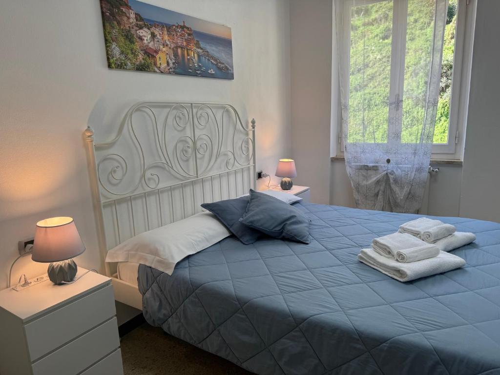 Postel nebo postele na pokoji v ubytování Pippo a Vernazza Rooms