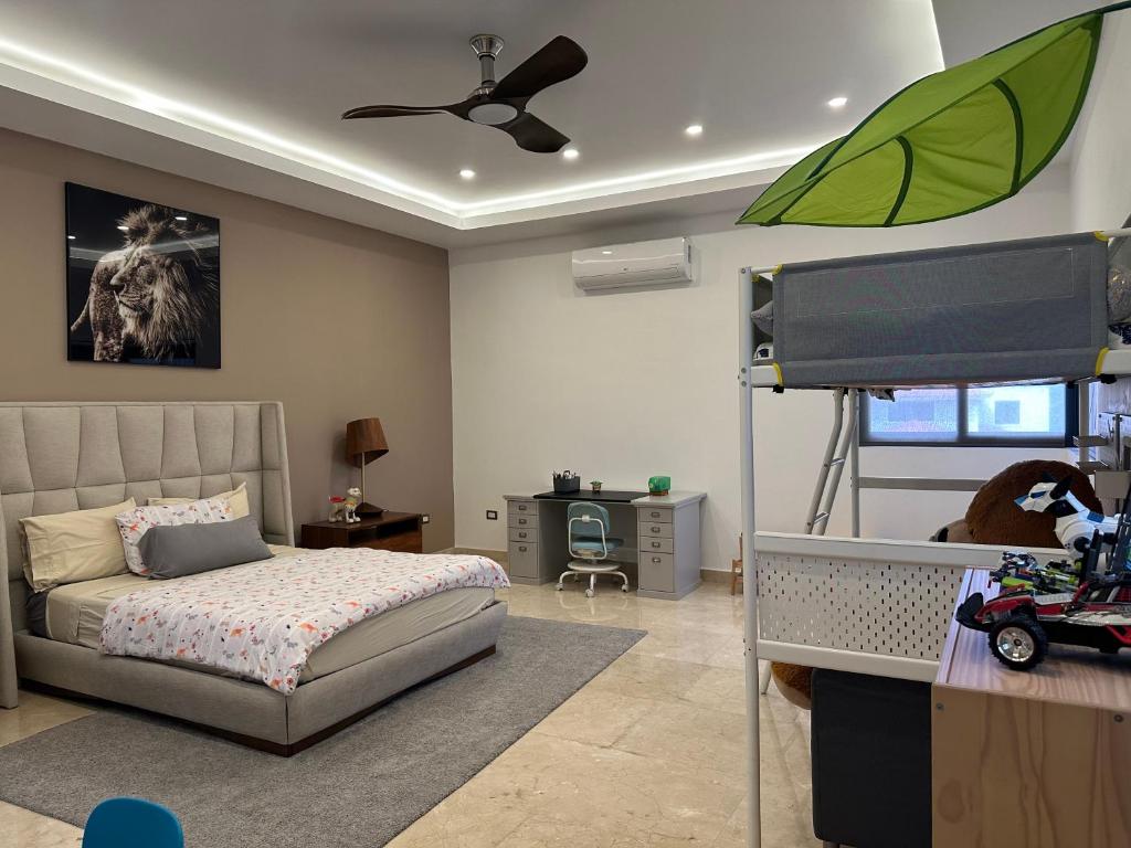 a bedroom with a bed and a flat screen tv at Villa paraíso in Juan Dolio