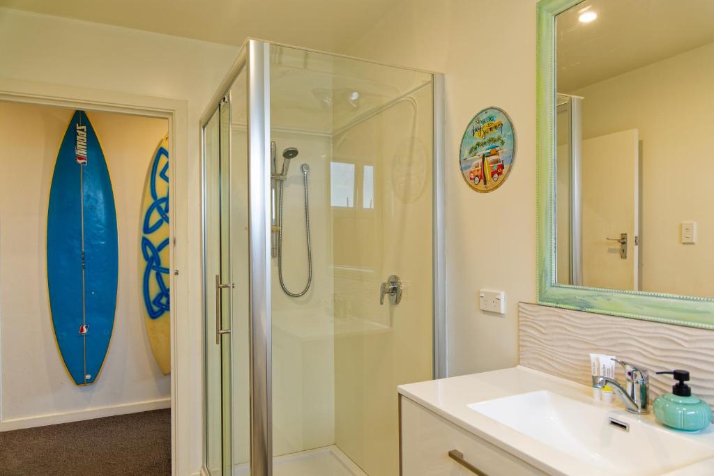 Classic Charm Sea & Mountain Views - Resim 3