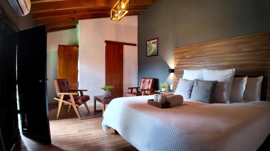 Postel nebo postele na pokoji v ubytování Orgánico Hotel Boutique VALLE DE BRAVO