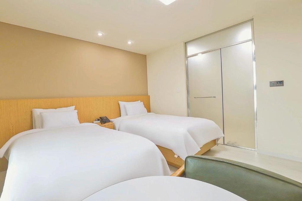 Postel nebo postele na pokoji v ubytování Berith Hotel