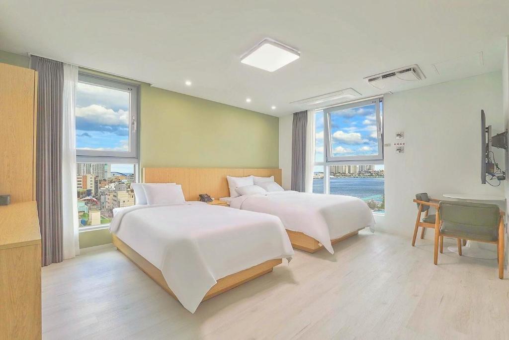 Postel nebo postele na pokoji v ubytování Berith Hotel
