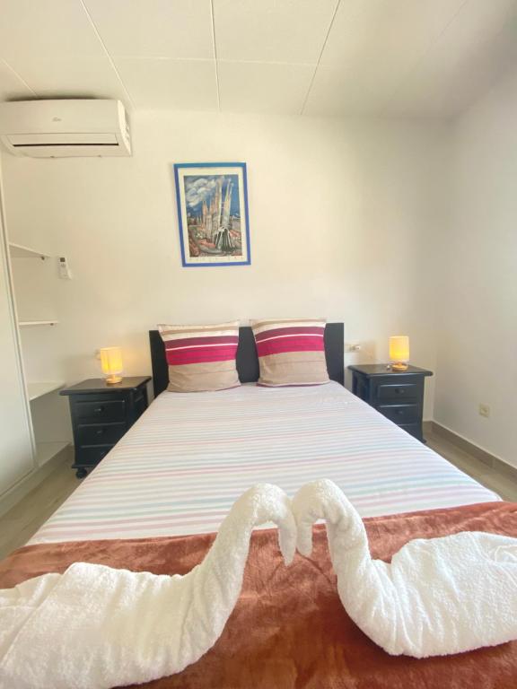 Postel nebo postele na pokoji v ubytování Sol playa piscina