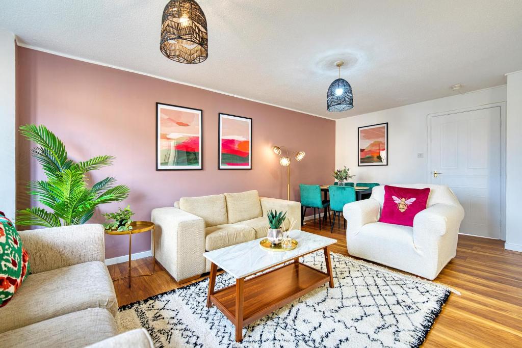 a living room with two couches and a table at 2 Bedroom Gardens Retreat with Free Parking in Glasgow