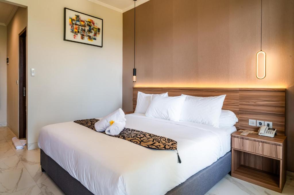 Postel nebo postele na pokoji v ubytování Ayers Hotel&Resto