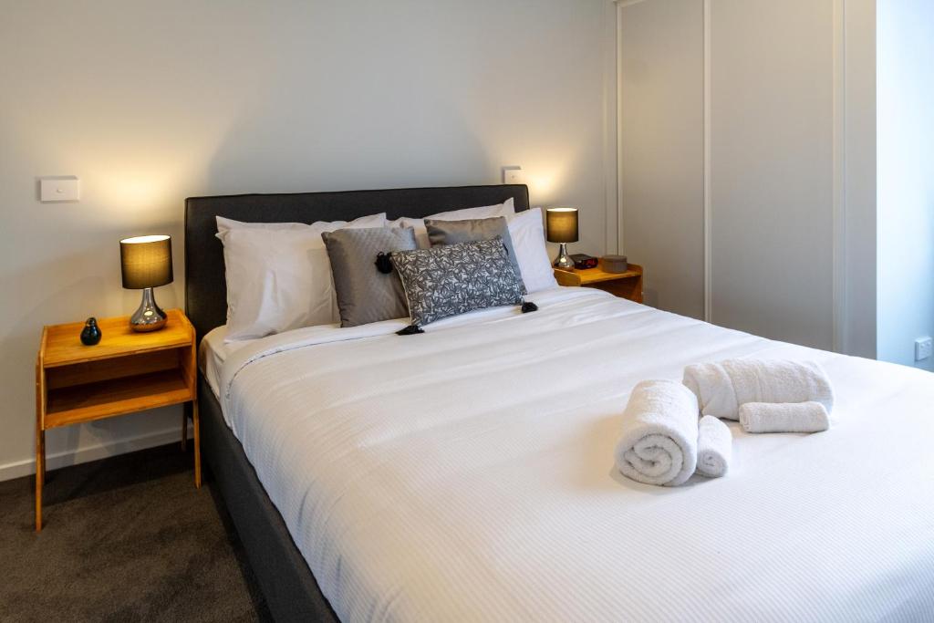 Bright & Spacious 2BR near Ara Institute and CBD - Resim 7