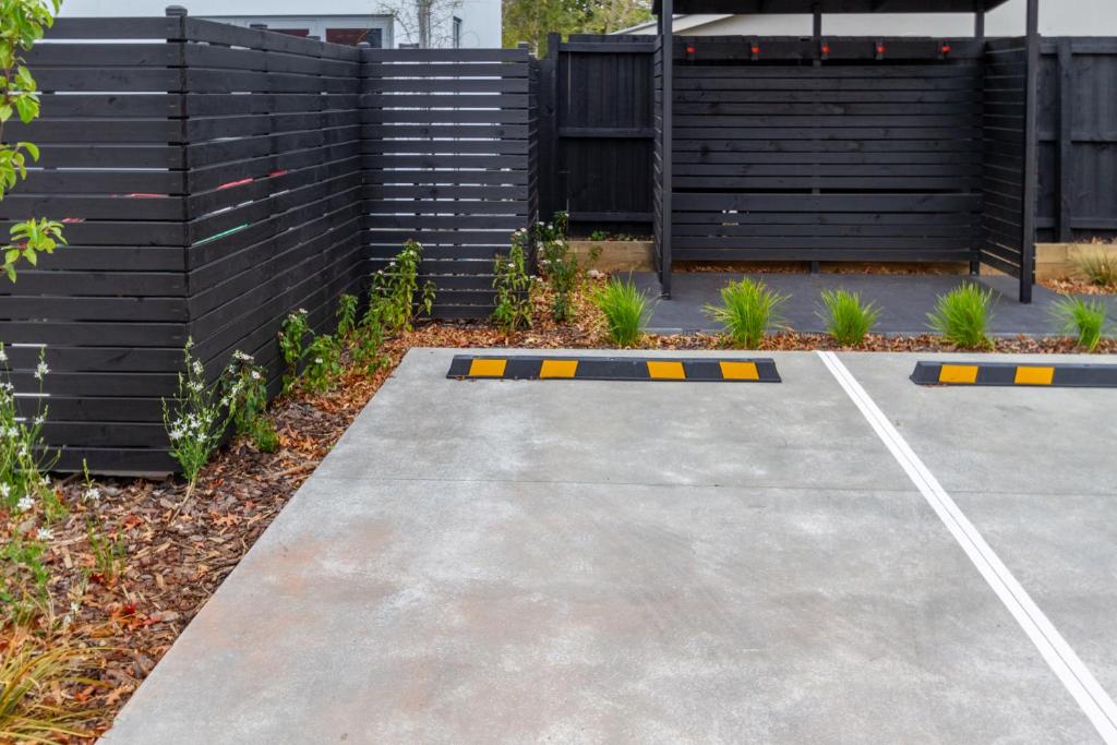 Bright & Spacious 2BR near Ara Institute and CBD - Resim 30