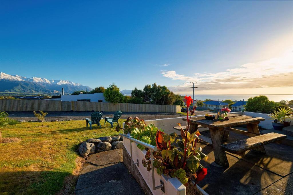 Classic Charm Sea & Mountain Views - Resim 10