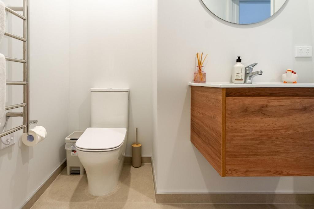 Bright & Spacious 2BR near Ara Institute and CBD - Resim 22