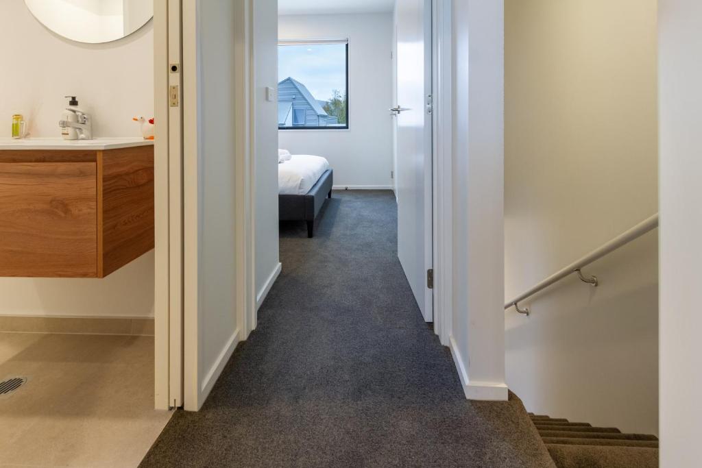 Bright & Spacious 2BR near Ara Institute and CBD - Resim 14