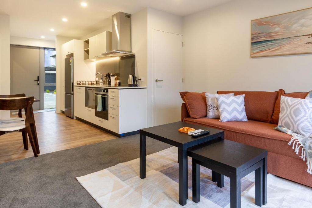 Bright & Spacious 2BR near Ara Institute and CBD - Resim 4