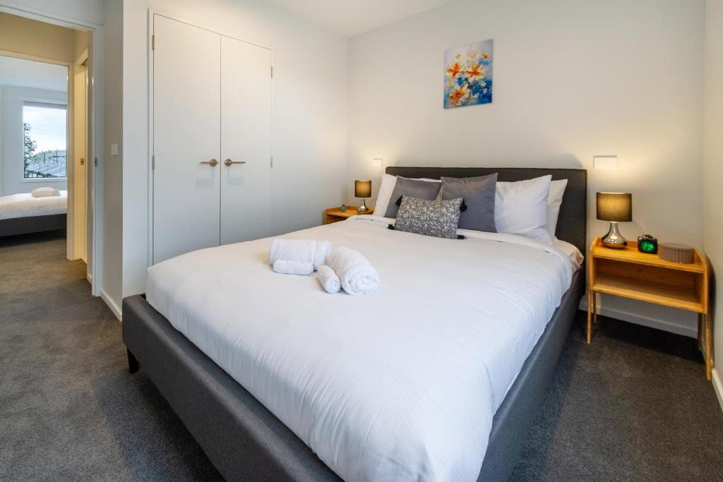 Bright & Spacious 2BR near Ara Institute and CBD - Resim 13