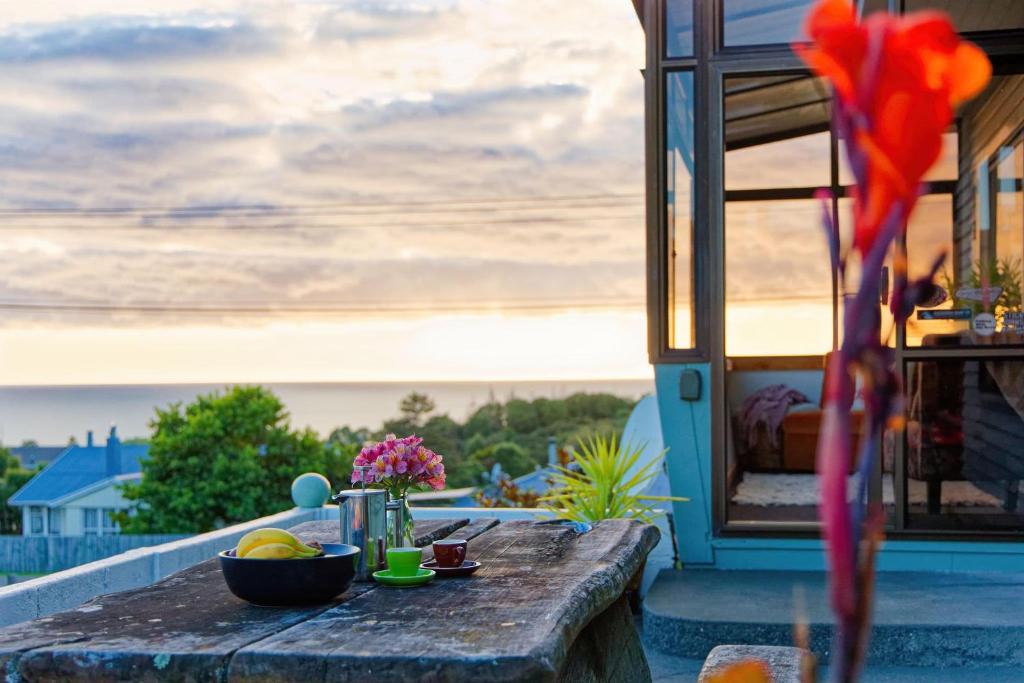 Classic Charm Sea & Mountain Views - Resim 12