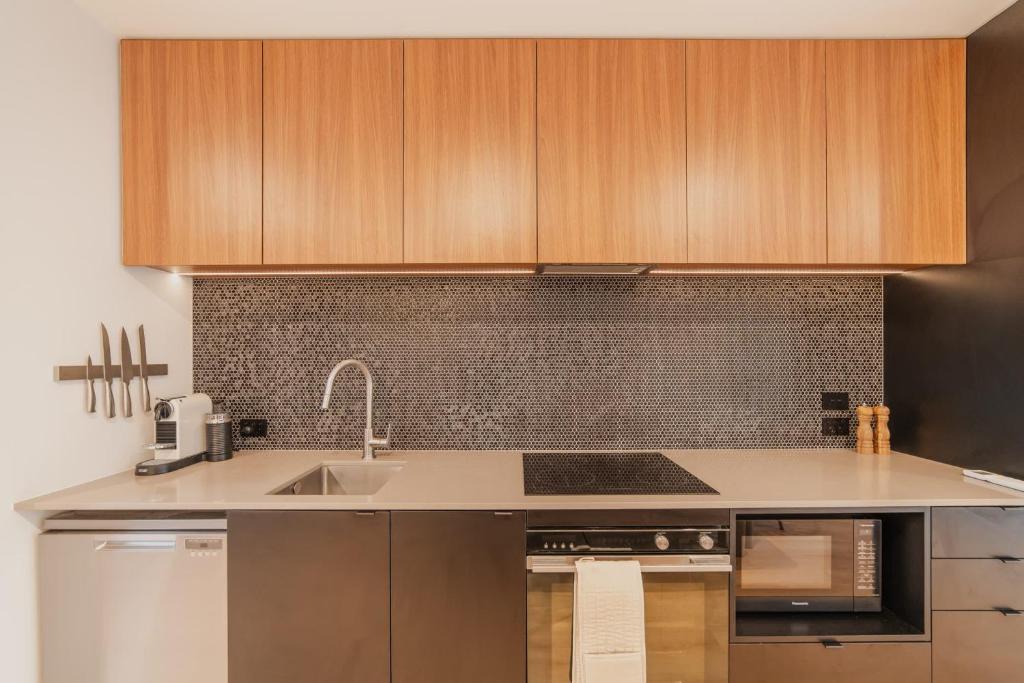 Bright 2BR w Yard Washer Full Kitchen - Resim 10