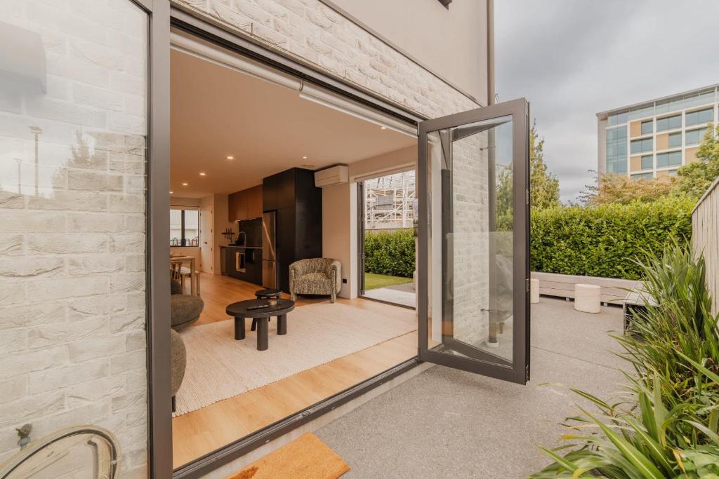 Bright 2BR w Yard Washer Full Kitchen - Resim 12