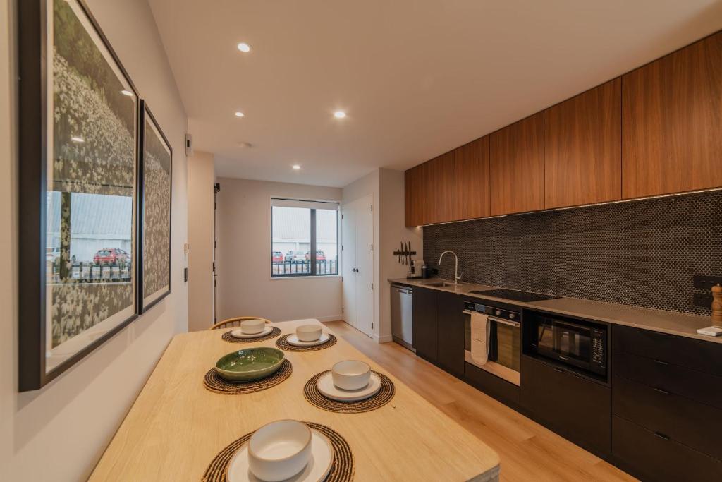 Bright 2BR w Yard Washer Full Kitchen - Resim 14