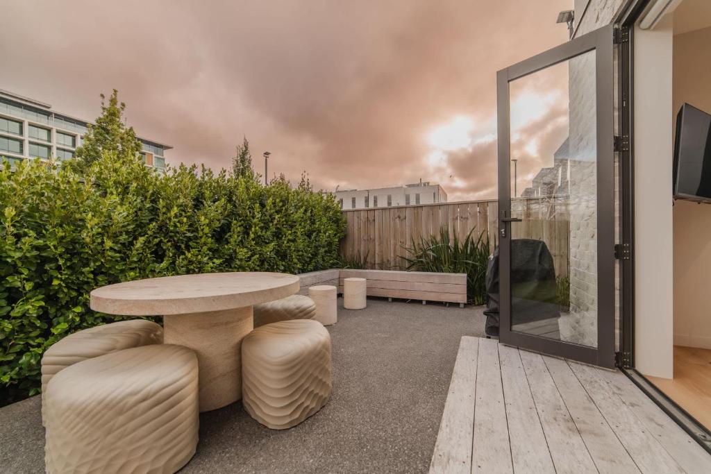 Bright 2BR w Yard Washer Full Kitchen - Resim 40