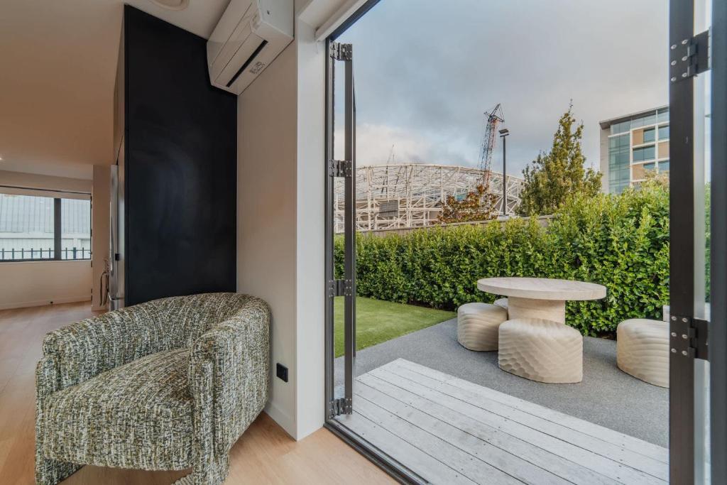 Bright 2BR w Yard Washer Full Kitchen - Resim 18