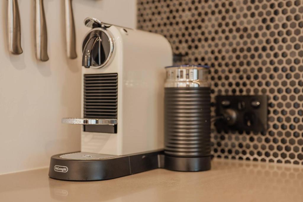 Bright 2BR w Yard Washer Full Kitchen - Resim 22