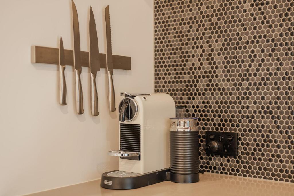 Bright 2BR w Yard Washer Full Kitchen - Resim 25