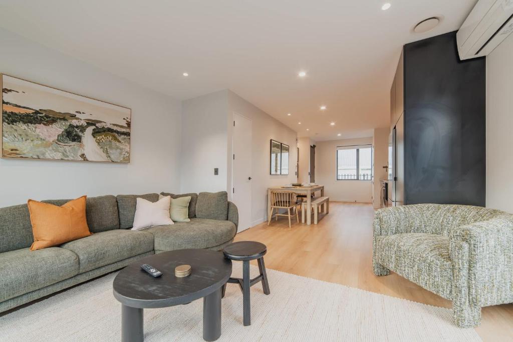 Bright 2BR w Yard Washer Full Kitchen - Resim 29