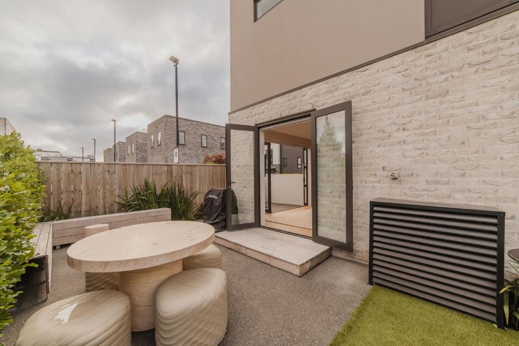 Bright 2BR w Yard Washer Full Kitchen - Resim 42