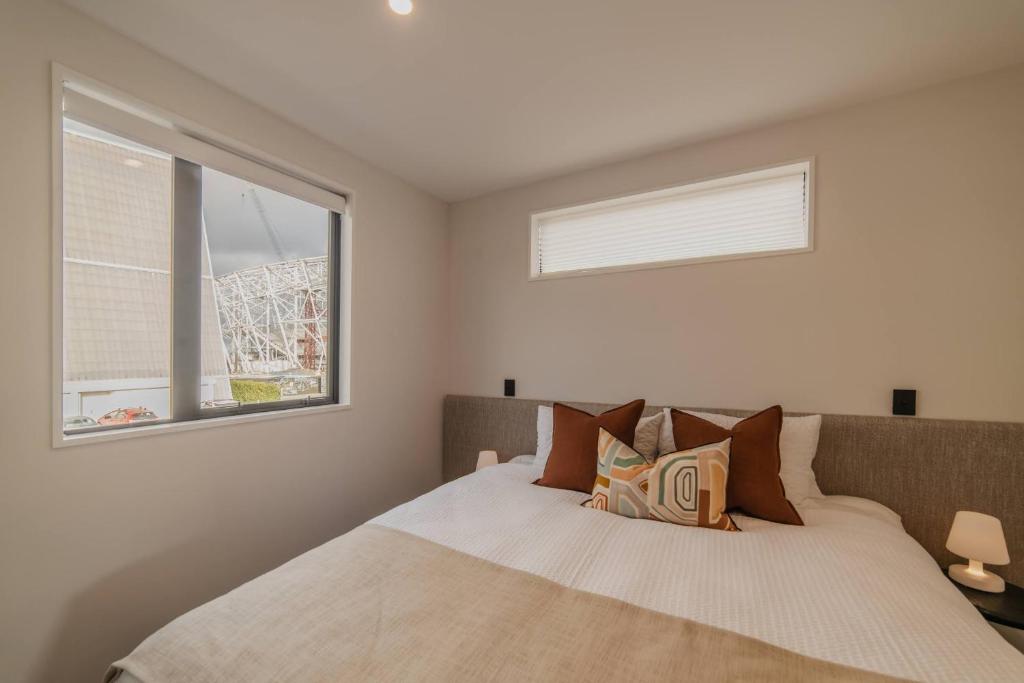 Bright 2BR w Yard Washer Full Kitchen - Resim 5