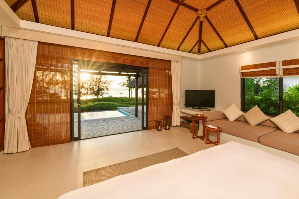 TV a/nebo společenská místnost v ubytování The Royal Sands Koh Rong