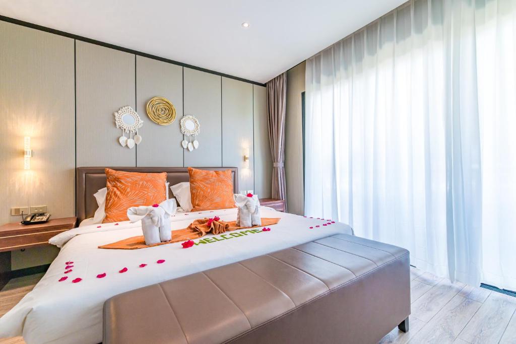 BJ & Radisson Sea View Hotel - 1