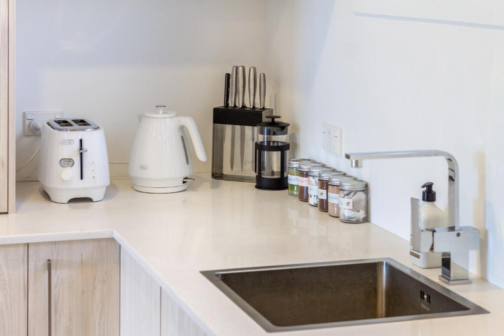 Seaside 2 Bed 2 Bath Haven Short Walk to the Beach - Resim 11