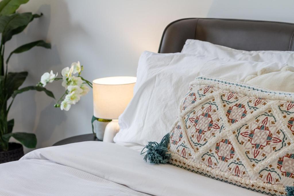 Seaside 2 Bed 2 Bath Haven Short Walk to the Beach - Resim 17