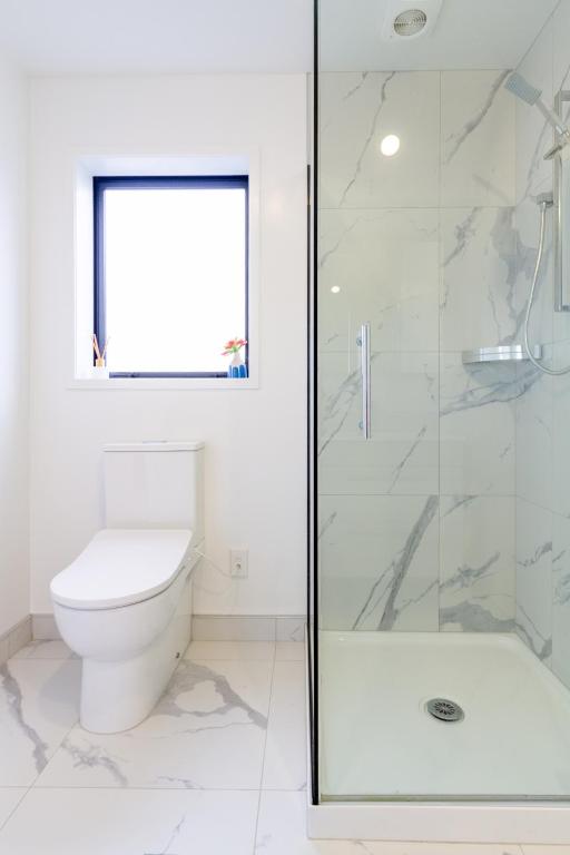 Seaside 2 Bed 2 Bath Haven Short Walk to the Beach - Resim 26