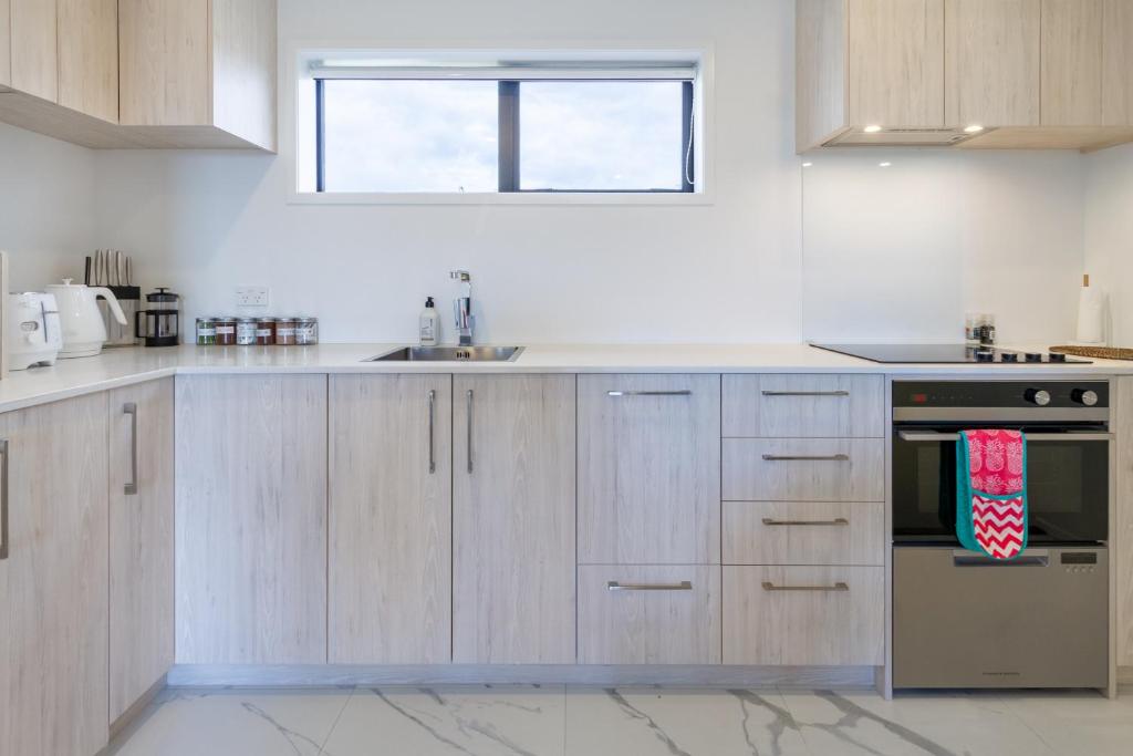 Seaside 2 Bed 2 Bath Haven Short Walk to the Beach - Resim 28