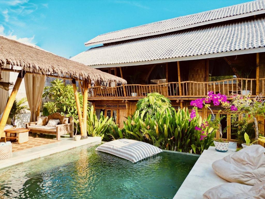 Bazén v ubytování Casa Bamboo Uluwatu nebo v jeho okolí