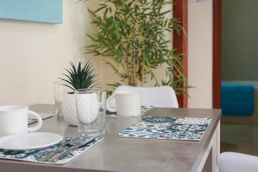 Billede fra billedgalleriet på Piale Palms Makenzie Beach Front Apartment, Larnaca i Larnaka