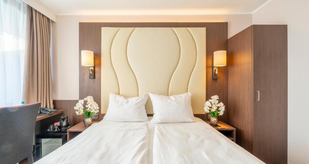 Postel nebo postele na pokoji v ubytování PLAZA Hotel Föhr am Bodensee