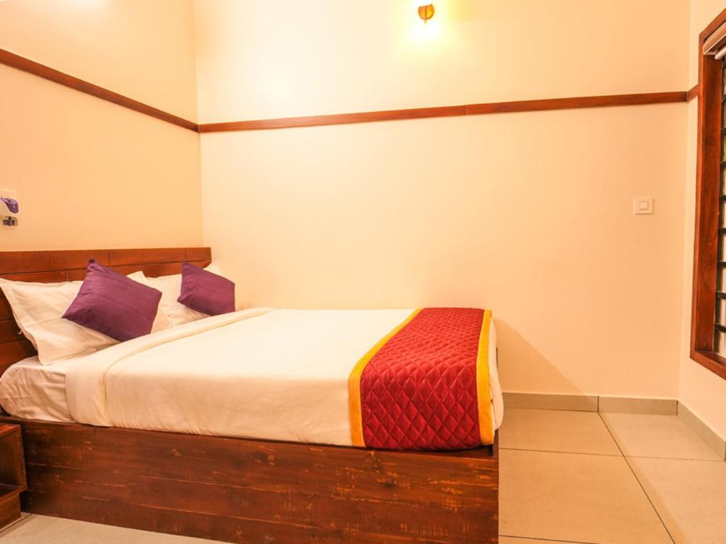 Postel nebo postele na pokoji v ubytování Oasis Vythiri Pool Apartments