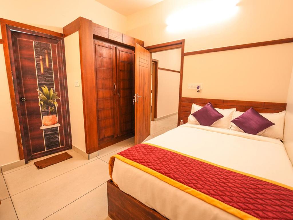 Postel nebo postele na pokoji v ubytování Oasis Vythiri Pool Apartments